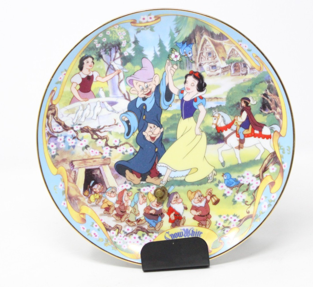 Disney Bradford Exchange "SNOW WHITE" Musical Plate